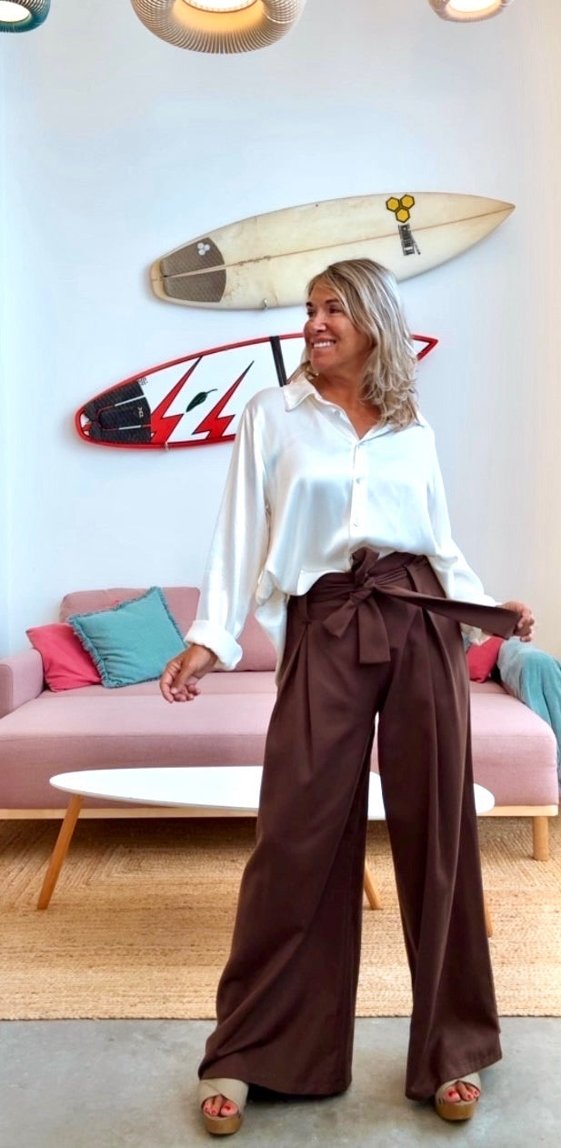 Pantalón de pernera ancha marrón