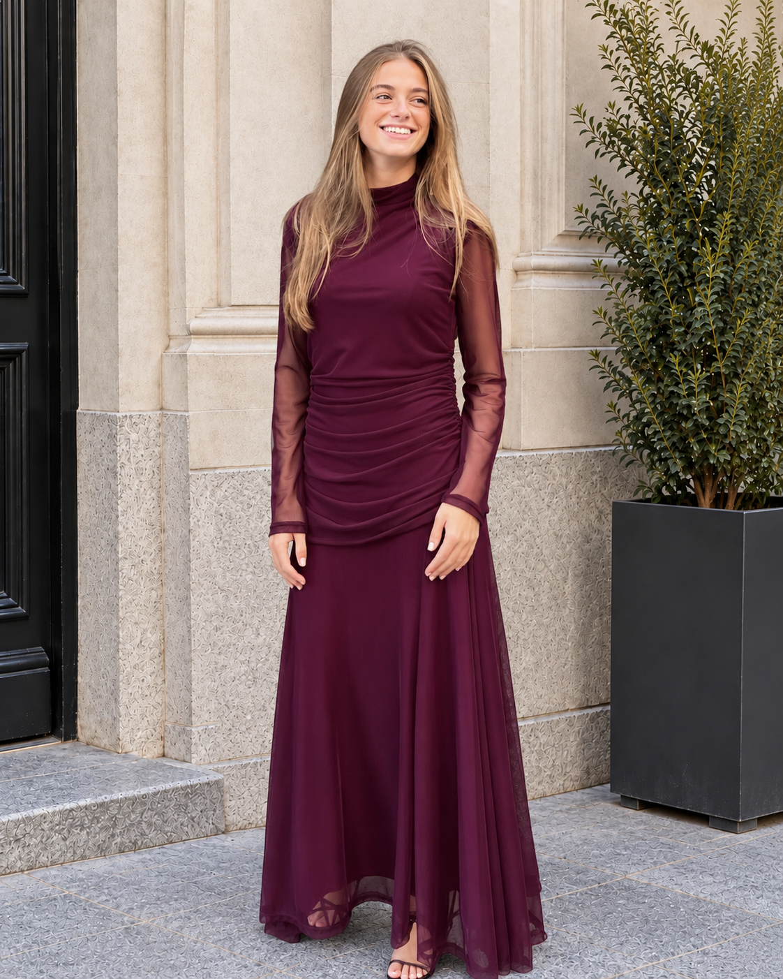 Vestido largo de cuello alto ciruela