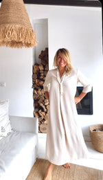Vestido caftán midi beige