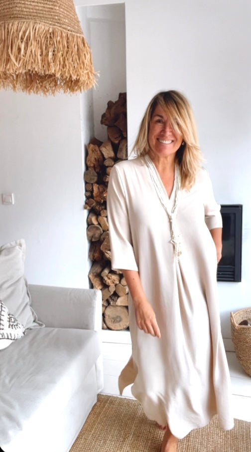 Vestido caftán midi beige