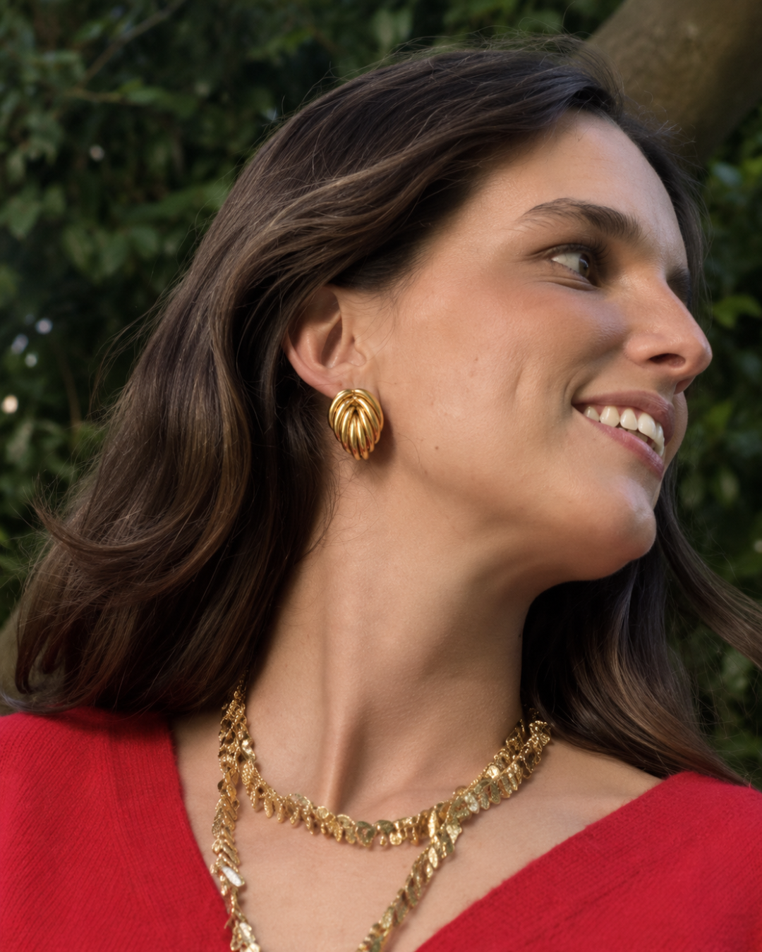 Pendientes dorados entrelazados