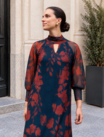 Abril · Vestido largo verde petróleo