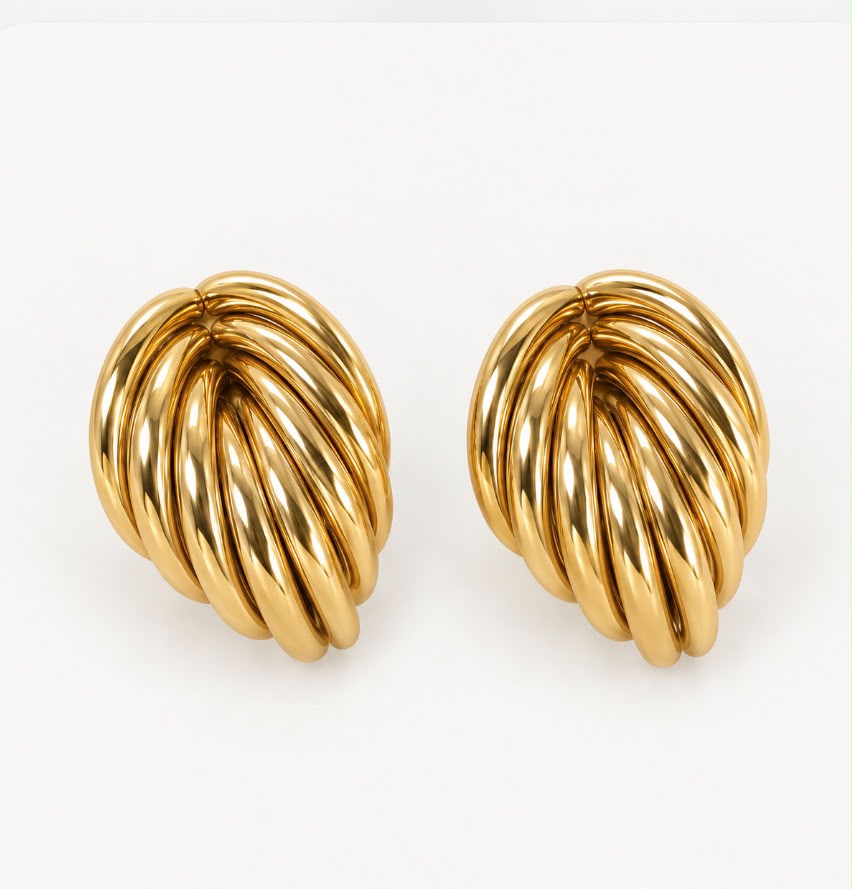 Oriana · Pendientes dorados entrelazados