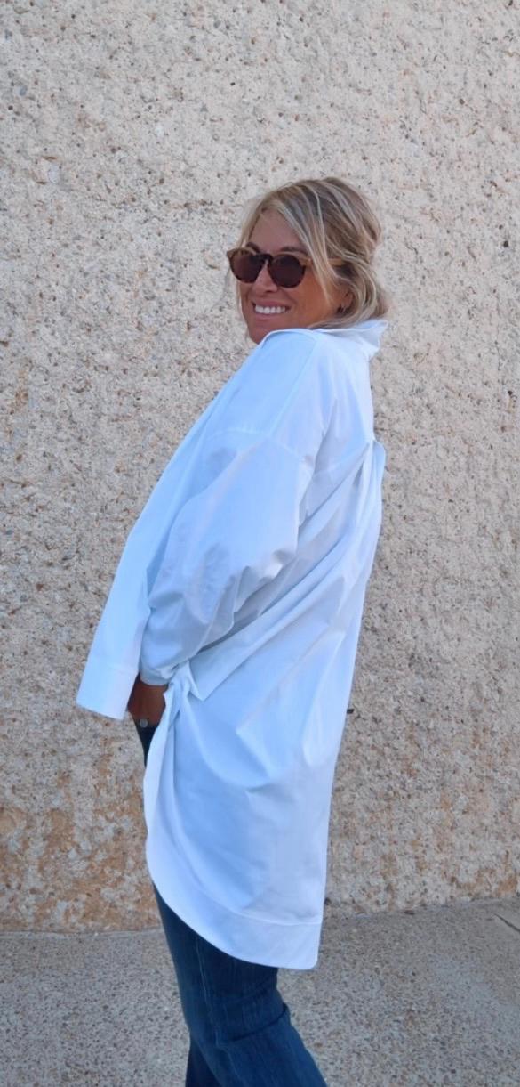 Camisa oversize asimétrica blanca
