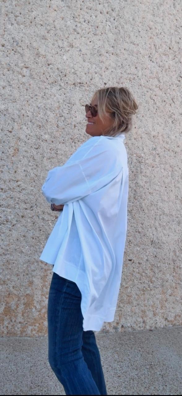 Camisa oversize asimétrica blanca