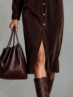 Vestido midi de pana con bolsillos y botonadura simple