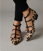 Zapatos de tacón con tira de leopardo