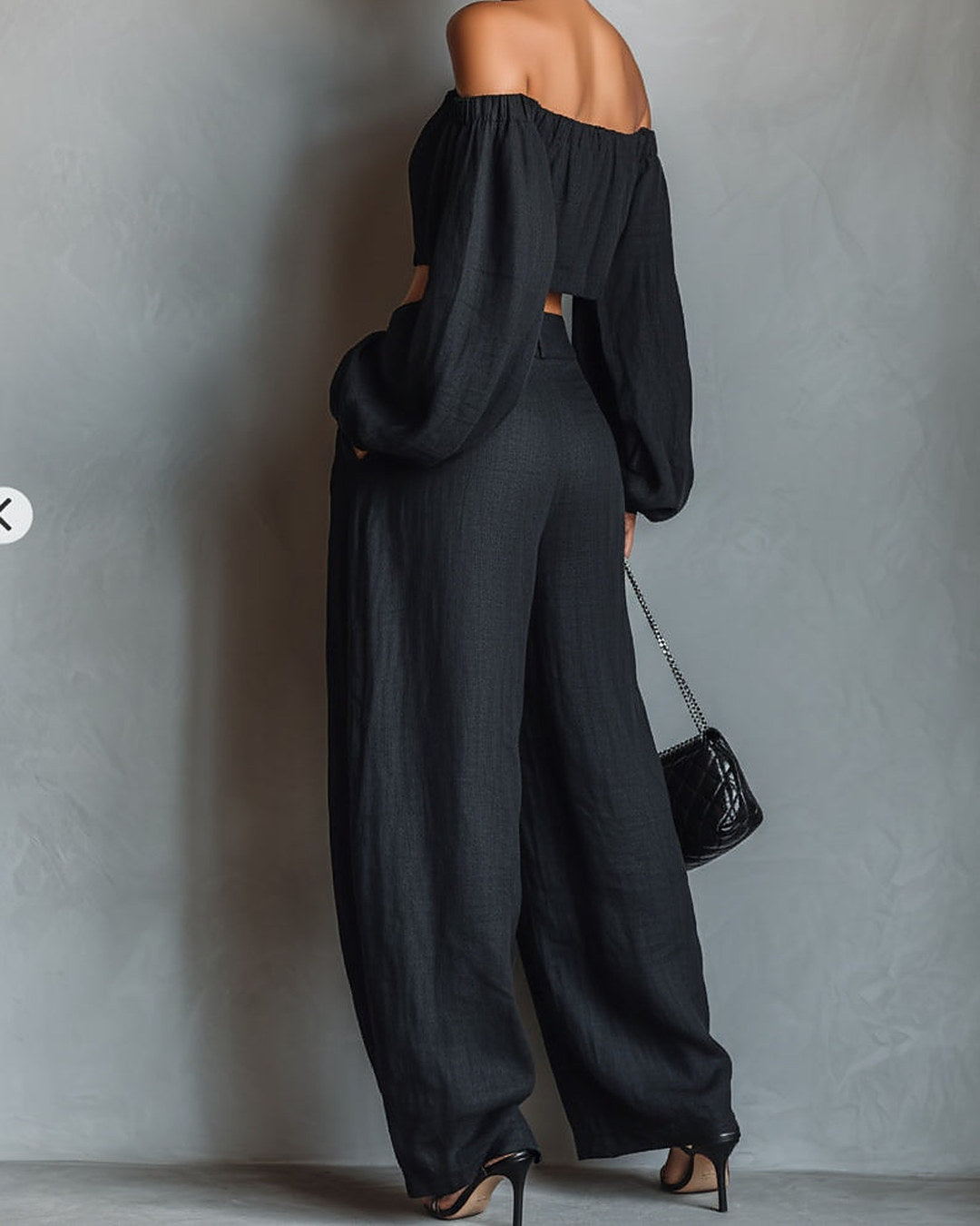 Conjunto de hombros descubiertos y pantalón