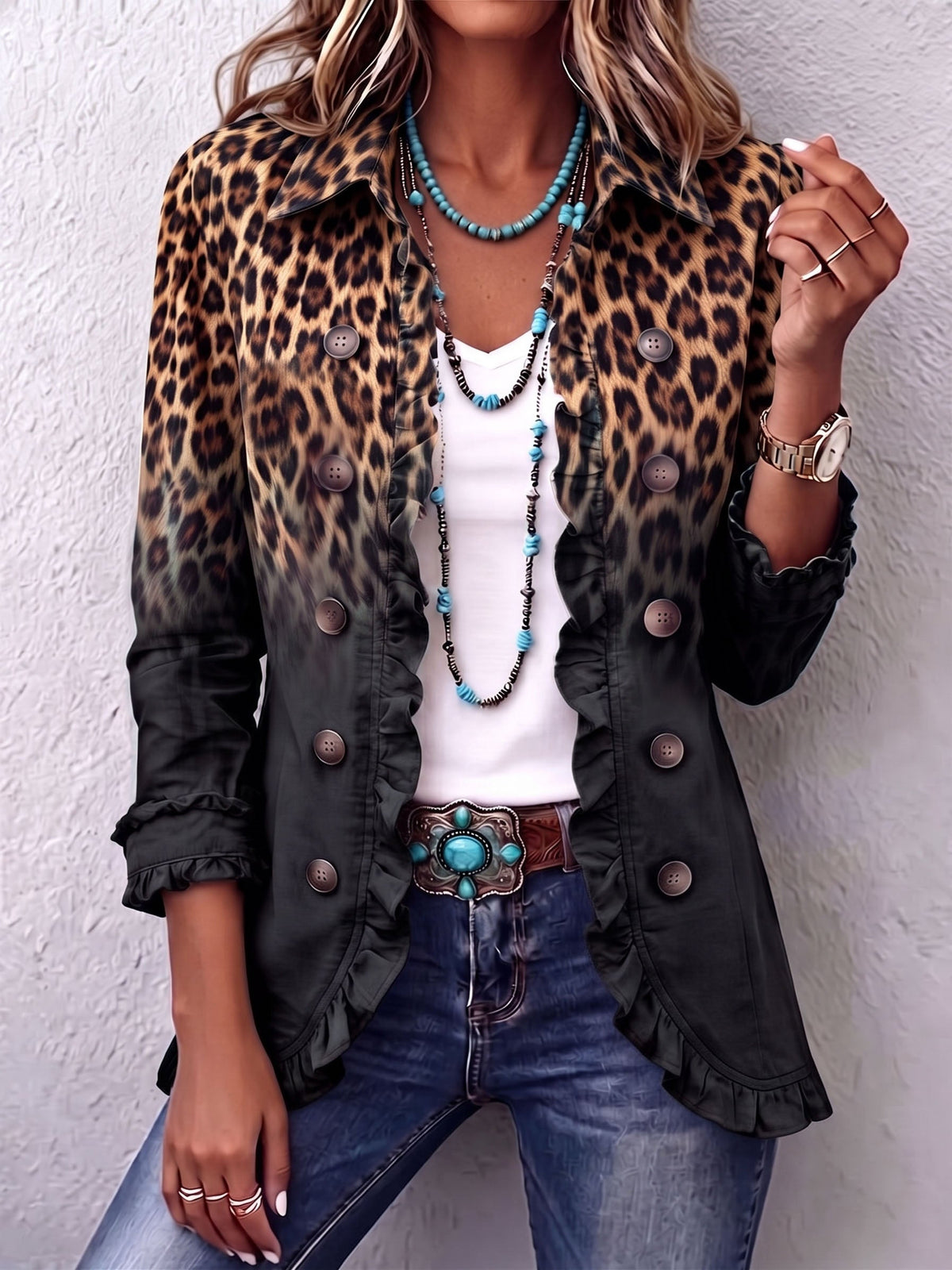 Águeda · Blazer de leopardo negro con volantes